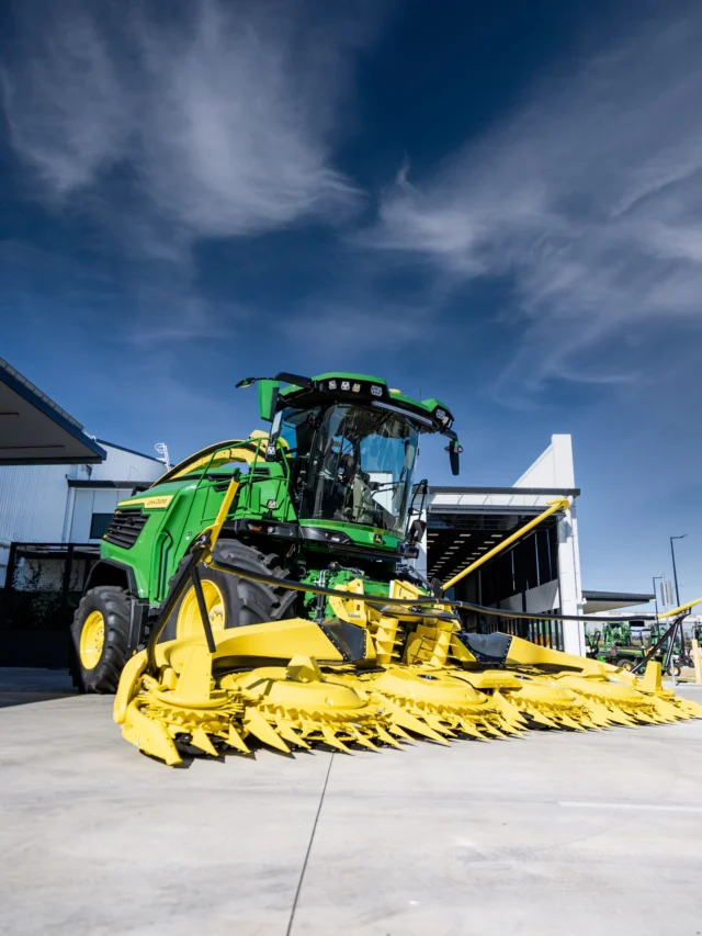 Big moment💪 

The first John Deere F8 600 has officially been sold in Australia.
An impressive machine and a huge milestone for our team to bring the F8 600 into the country for the very first time.

Congratulations to the customer and welcome to the next generation of John Deere harvesting🚜🔥